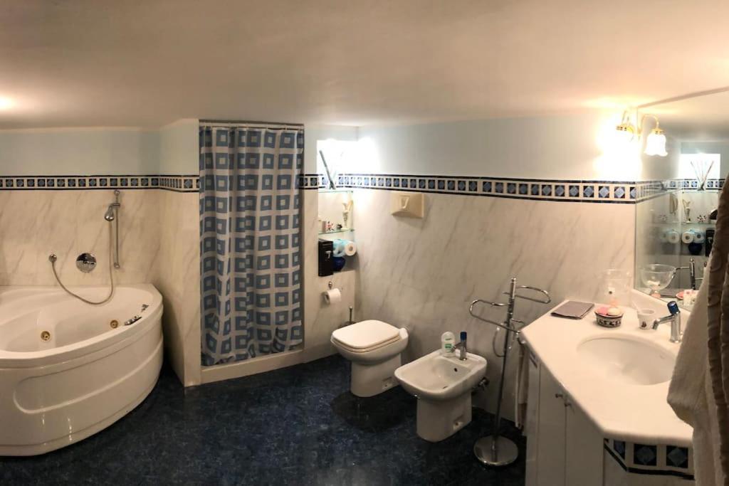 The Trip House - Between The Center And The Sea - Free Wifi And Jacuzzi Катания Экстерьер фото